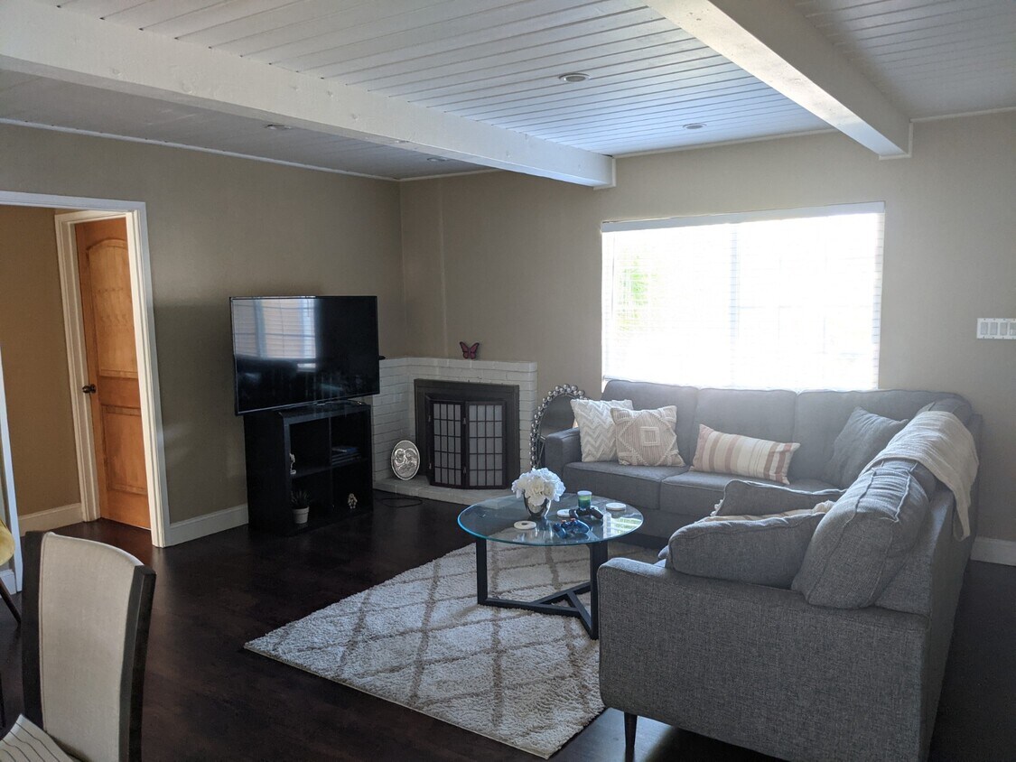 Foto principal - 2808 Hillside Ave
