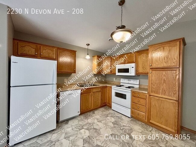 Foto del edificio - 2230 Devon Ave