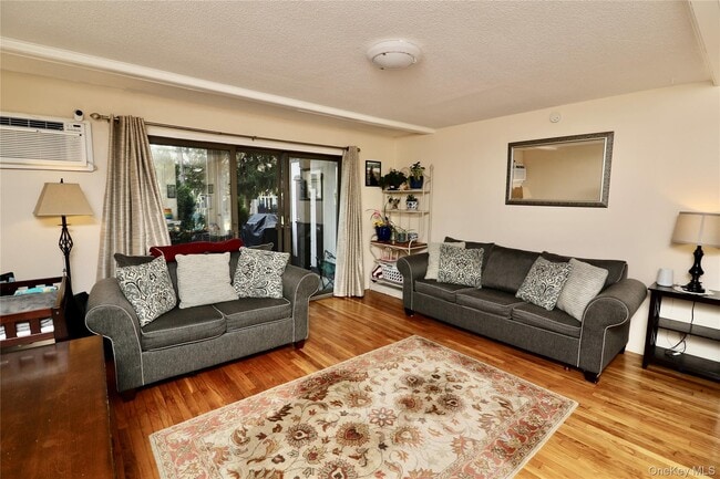 Building Photo - 11 Millholland Dr
