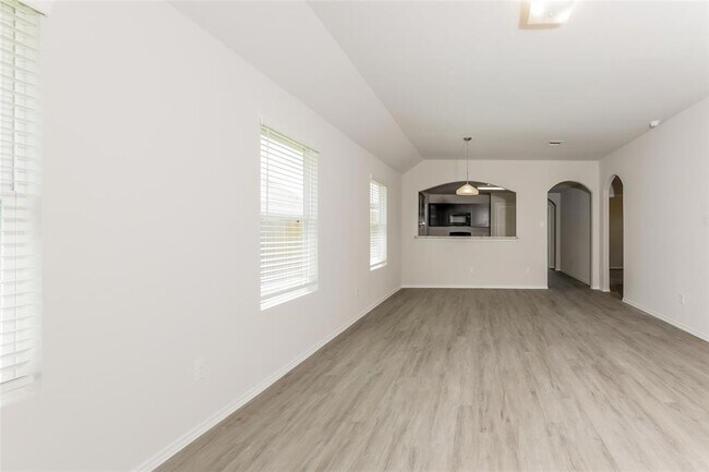 Building Photo - 303 Fallow Deer Dr