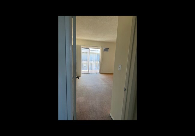 Building Photo - 6841 Coldwater Canyon Ave