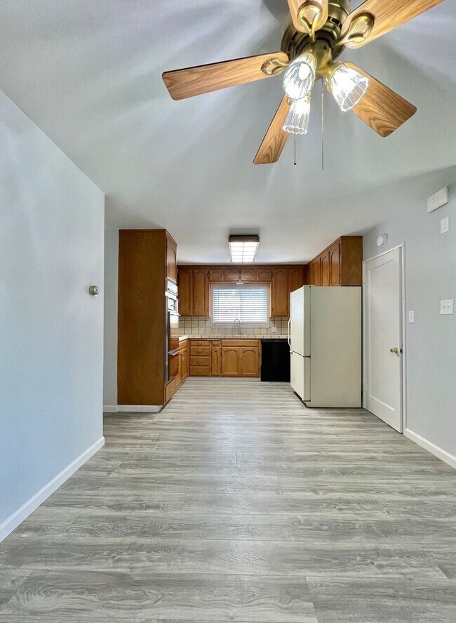Foto del edificio - 4 Bedroom, 2 Bath - Santa Clara