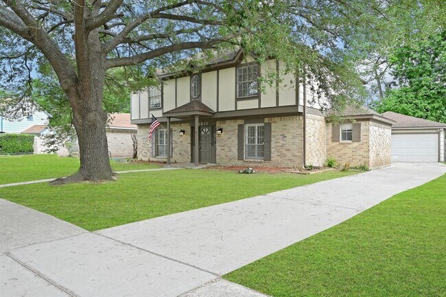 Building Photo - 6811 Falling Waters Dr