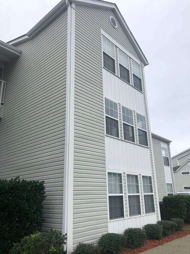 front - 8641 South Bridge Dr