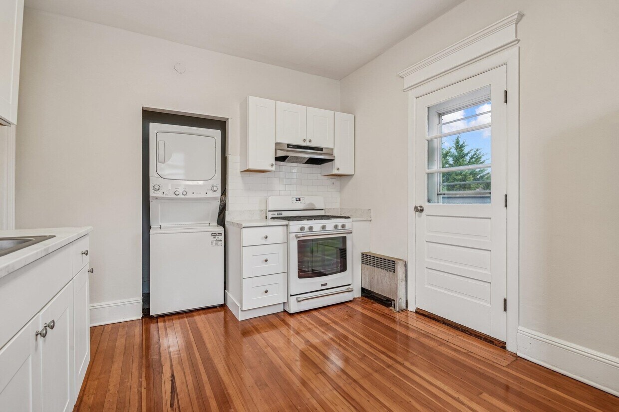 Primary Photo - 1154 Anderson Ave