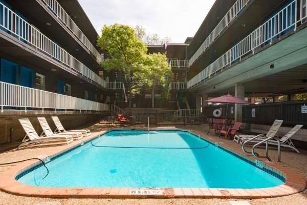 Foto principal - 2900 Swisher St