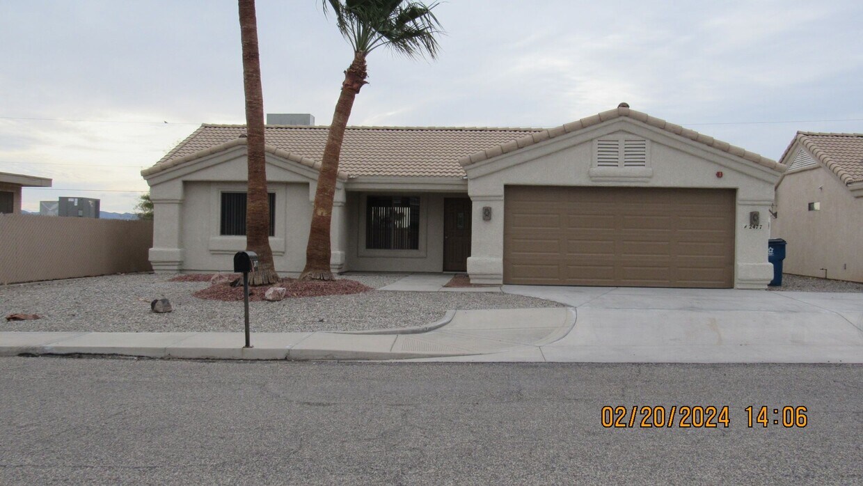 Primary Photo - 3 bed 2 bath 2 car garage near high school