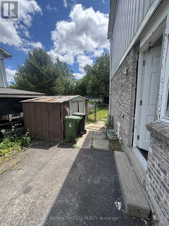 Building Photo - 29 Horseley Hill Dr