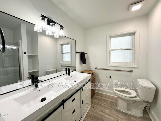 Foto del edificio - 215 N Columbia St