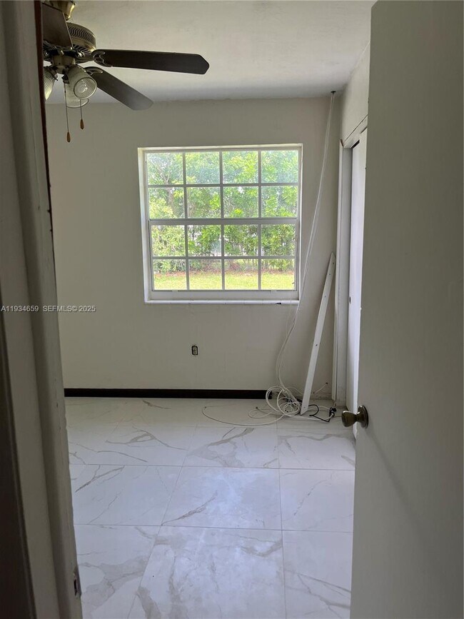 Foto del edificio - 19821 NE 13th Ct