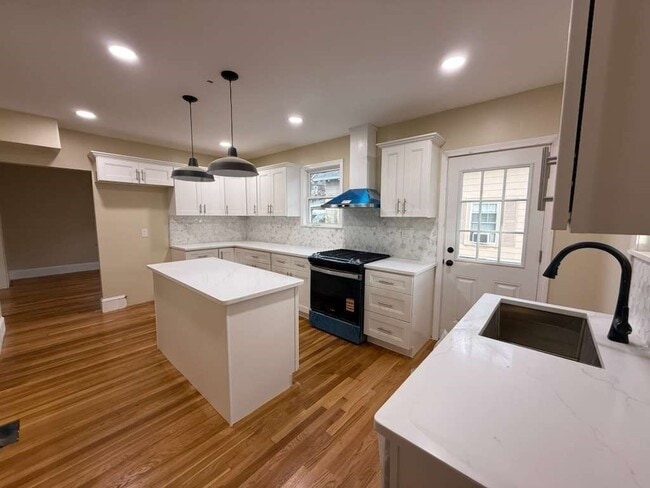 Foto del edificio - 194 Fells Ave