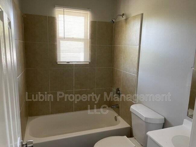 Foto del edificio - 1043 College St