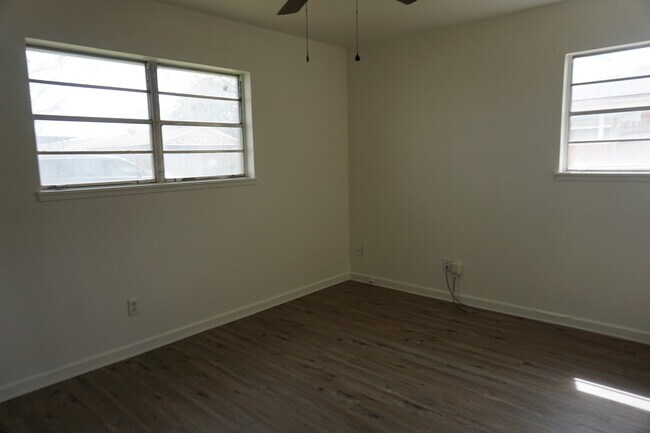 Foto del edificio - 1001 W Beverly Loop