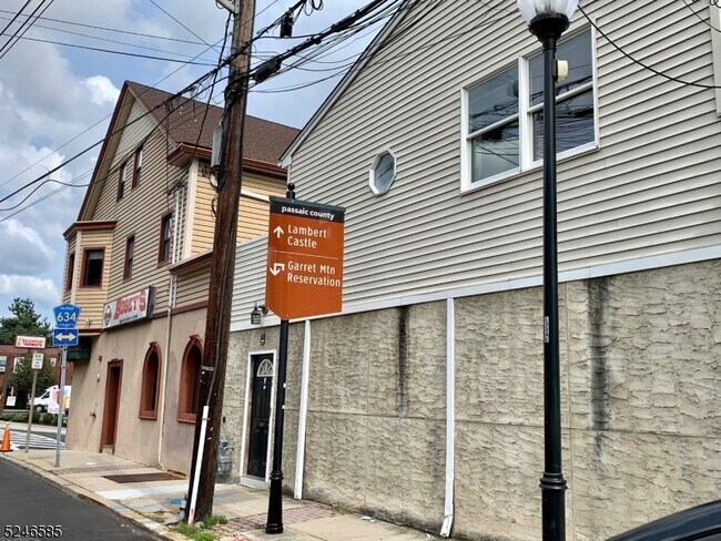 Building Photo - 107 Valley Rd