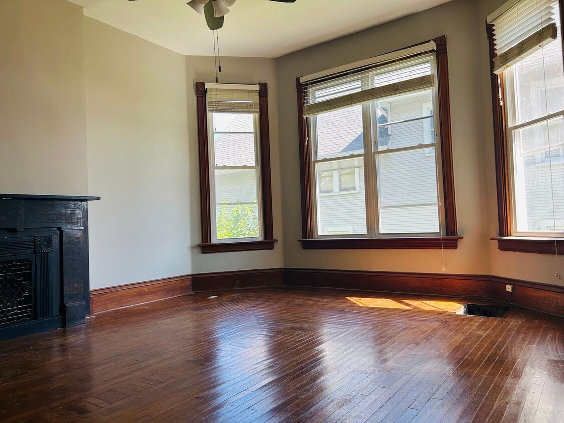 Foto principal - 431 W 16th St