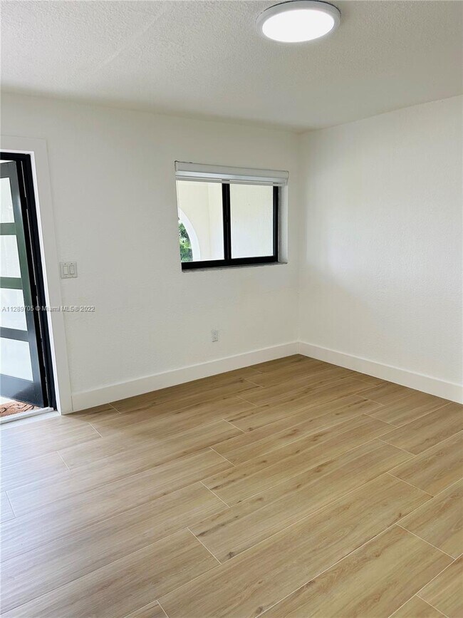 Building Photo - 4101 SW 102nd Ave