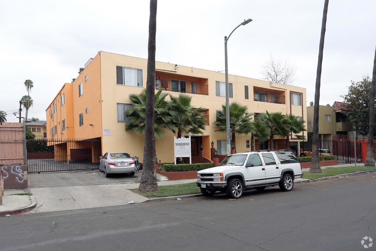 Primary Photo - 940 Magnolia Ave