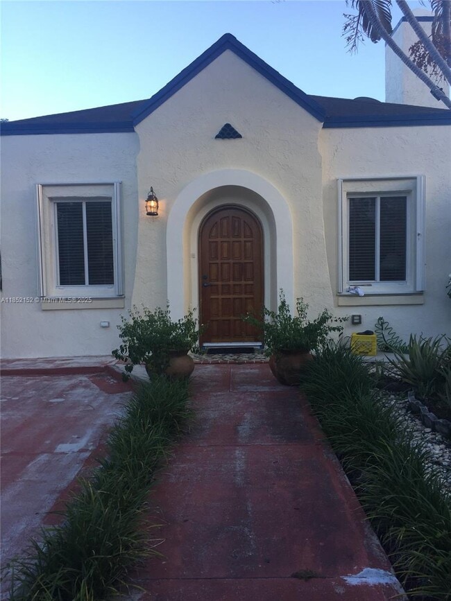 Building Photo - 1662 SW 12th St
