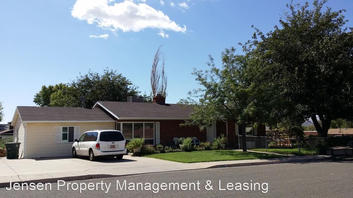 5 br, 2 bath House 1289 West 750 North House Rental in Saint