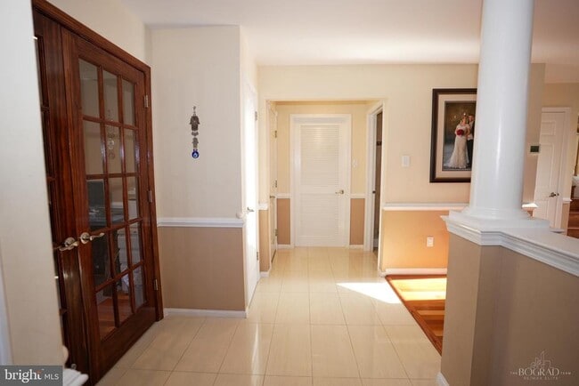 Building Photo - 201 White Pine Ct