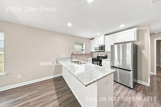 Building Photo - 918 W 23rd St