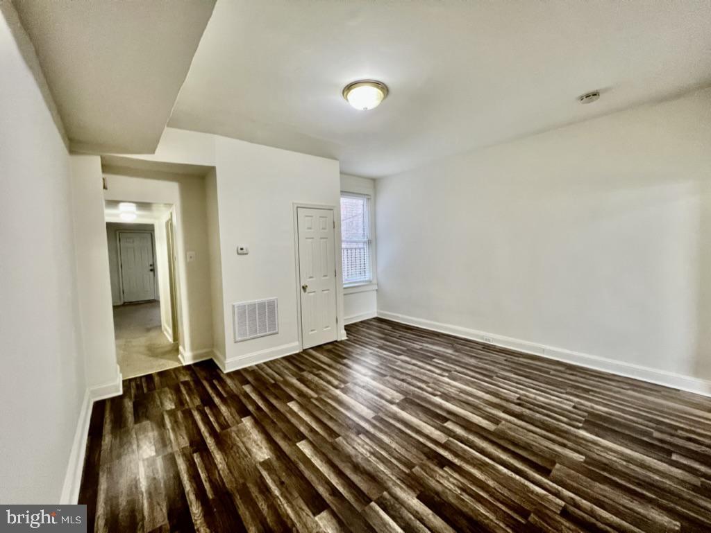 Foto principal - 114 W 25th St