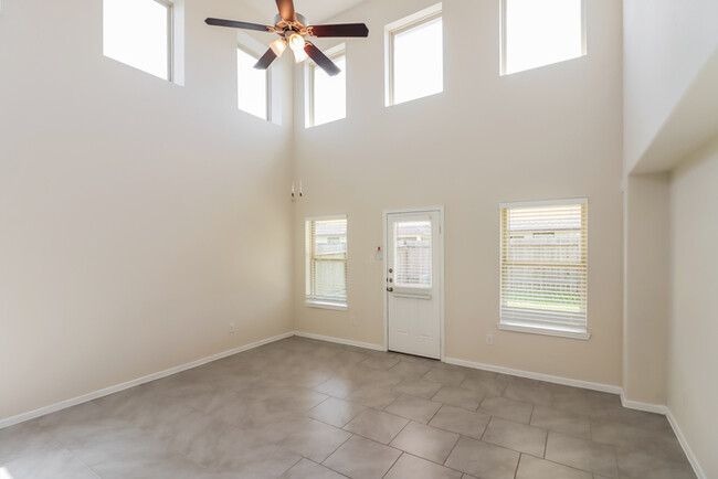 Building Photo - Charming 5-Bed, 2.5-Bath Home with Covered...