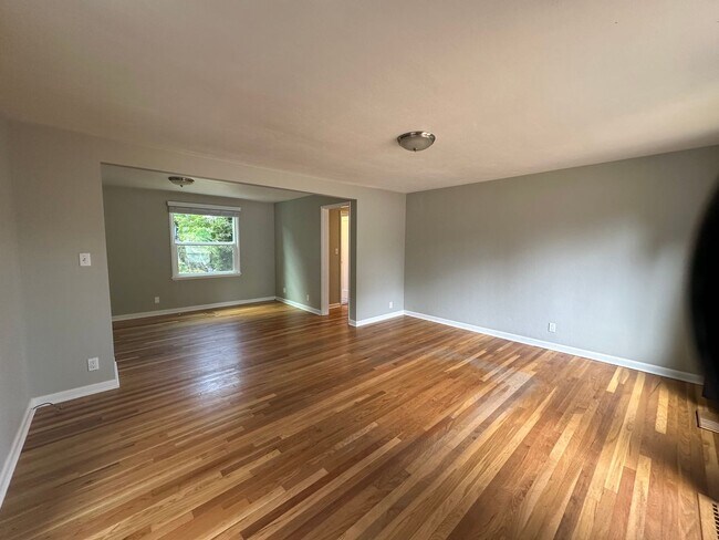 Foto del edificio - Available Now! 4 bed, 2 bath house in Shoreline!