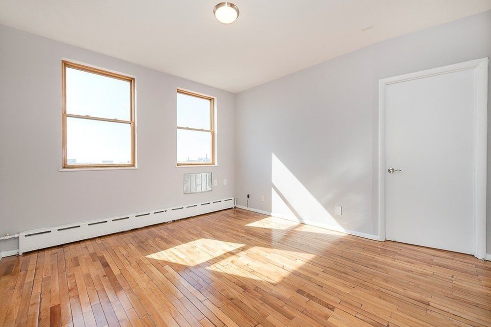 Primary Photo - 657 Meeker Ave