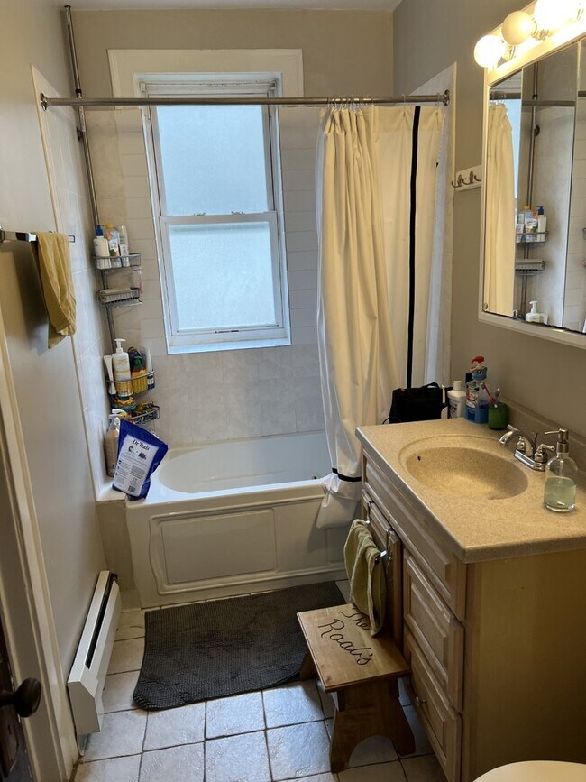 Foto del edificio - 1408 W Warner Ave