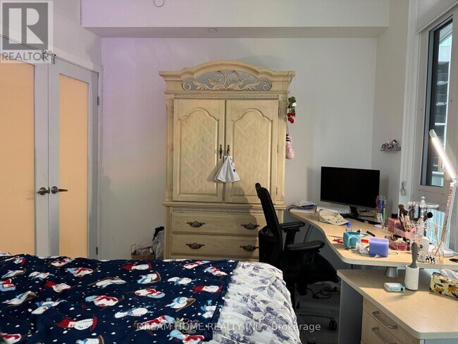 Photo du bâtiment - 230 Simcoe St