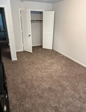 Building Photo - 17607 Desmond St