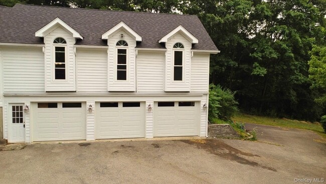 Building Photo - 19 Friendship Ln