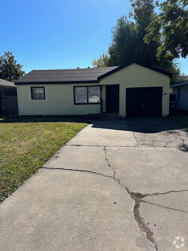 Apartments near Mustang Trade Center in Mustang, OK Page 6