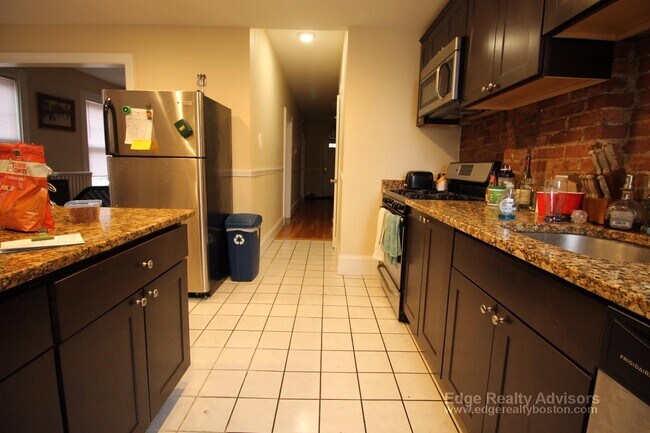 Building Photo - 49 Bennett St