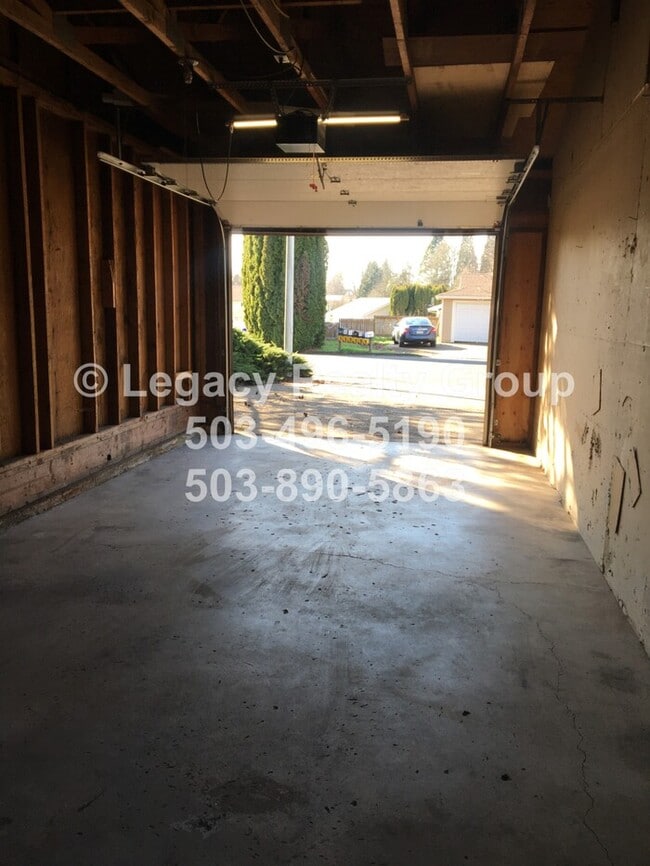 Building Photo - Duplex with Large Yard