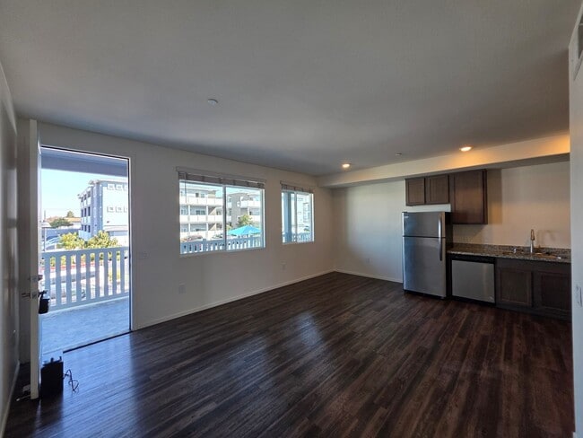 Interior Photo - Mariners Landing