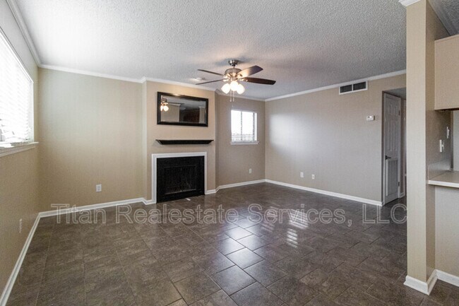 Building Photo - 130 Township Ln