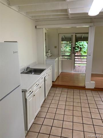 Primary Photo - 3419 E Manoa Rd