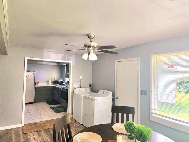 Building Photo - 121 Paul Ave