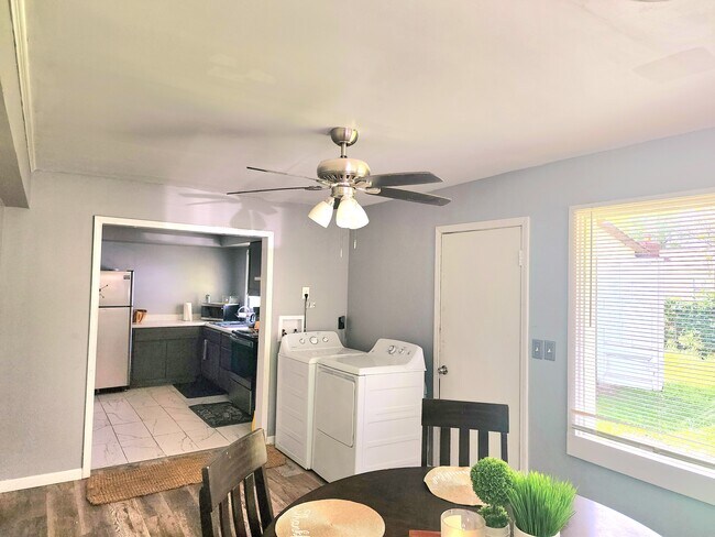 Foto del edificio - 121 Paul Ave