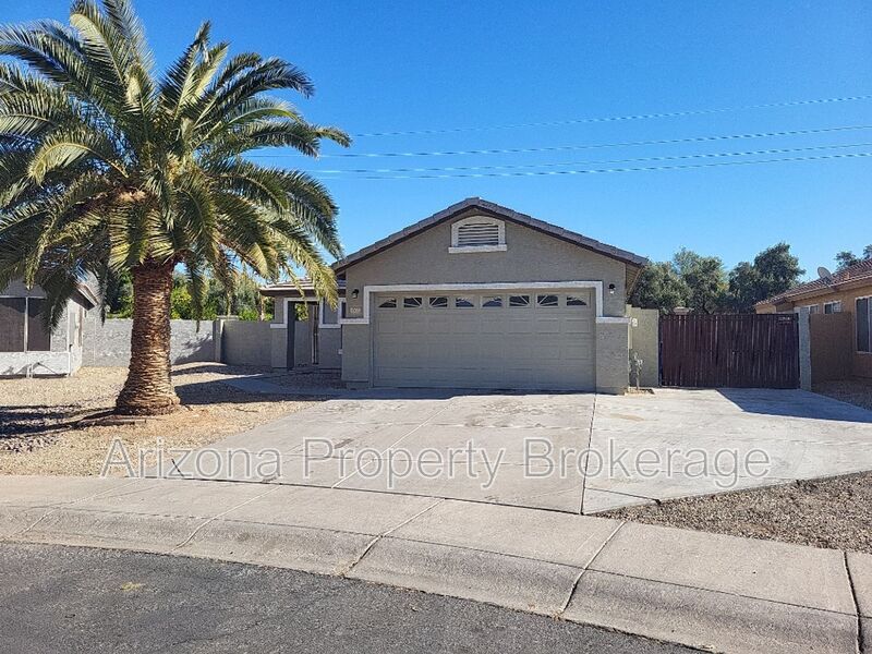 Foto principal - 717 N Joshua Tree Ln