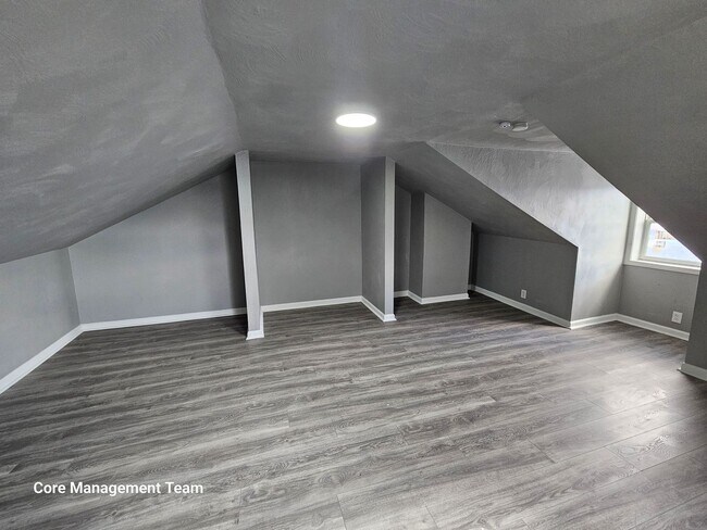 Foto del edificio - Fully rehabbed 2 bed 1 bath in the south side slopes!!