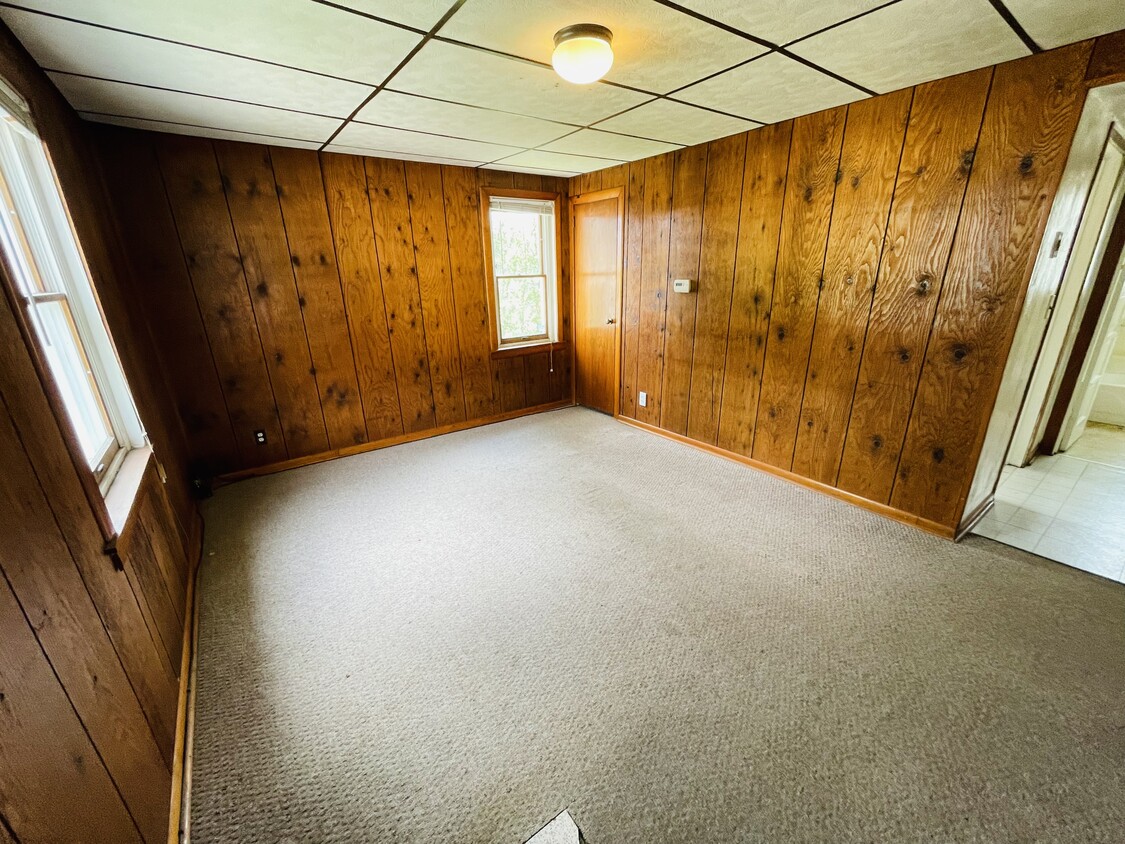 Building Photo - 335 Hemlock Dr