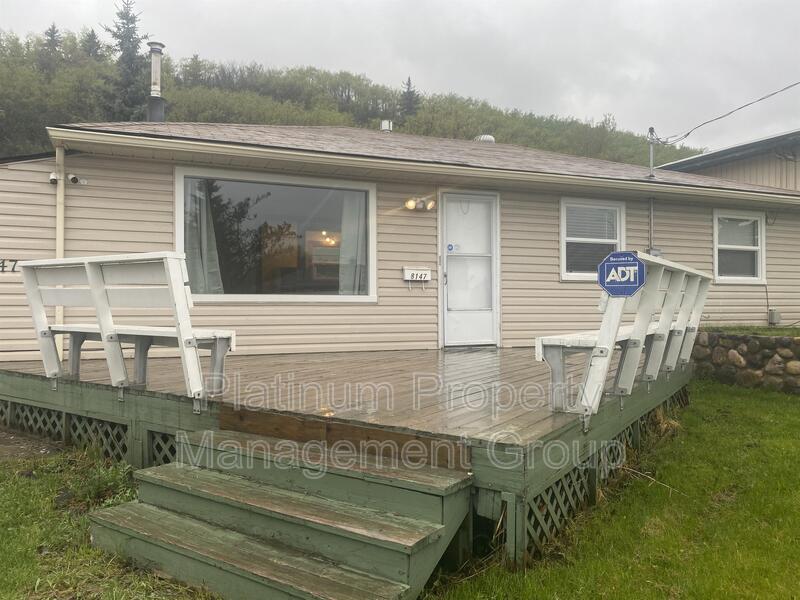 Photo principale - 8147-8133 33 Ave NW