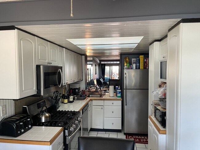 Foto del edificio - Updated 2 Bedroom, 2.5 Bath Condo Includes...