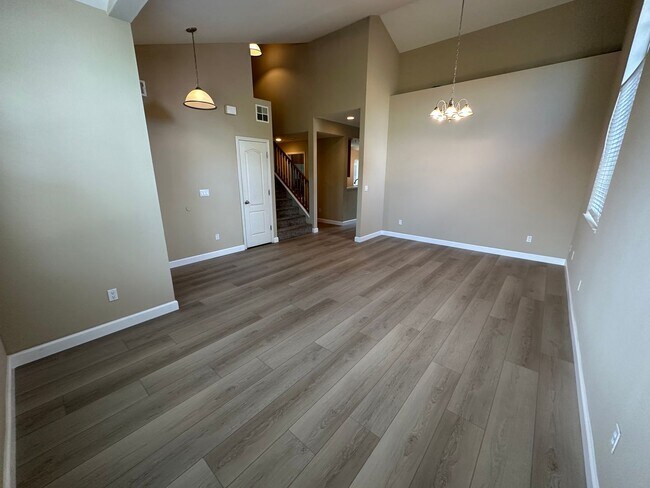Foto del edificio - Beautiful 2 story, 4 bedroom / 3 Bath Antioch Home