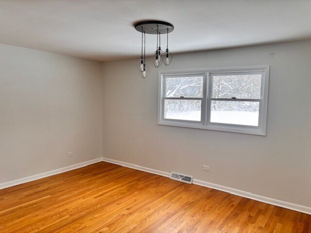 Foto del edificio - 330 E River Rd