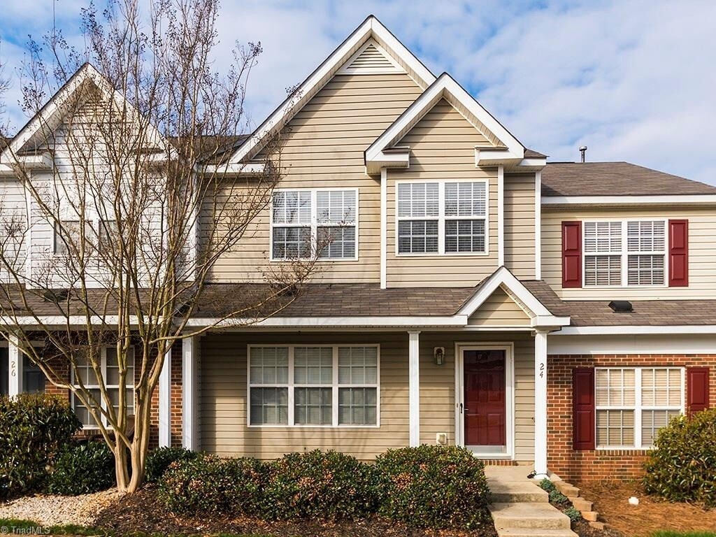 Foto principal - Immaculate Maintenance Free 3 bedroom/2.5 ...
