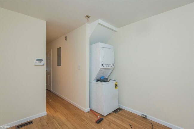 Foto del edificio - 2 br, 1 bath Triplex - 1745 WILLINGTON ST ...